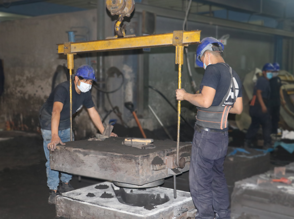 https://www.alianzametalurgica.com/wp-content/uploads/2020/10/fundicion-en-arena-alianza-metalurgica.jpg