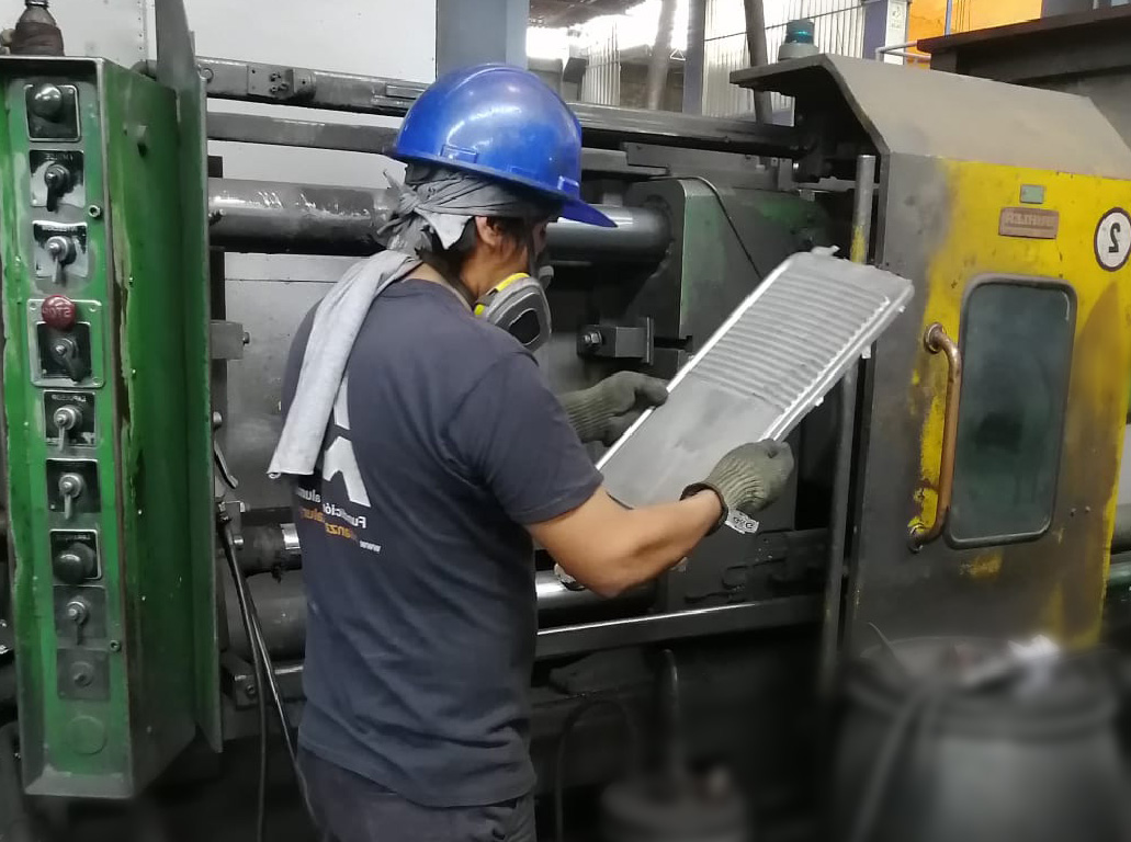 https://www.alianzametalurgica.com/wp-content/uploads/2021/02/fundicion-a-inyeccion.jpg